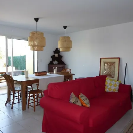 House For 6 Persons In